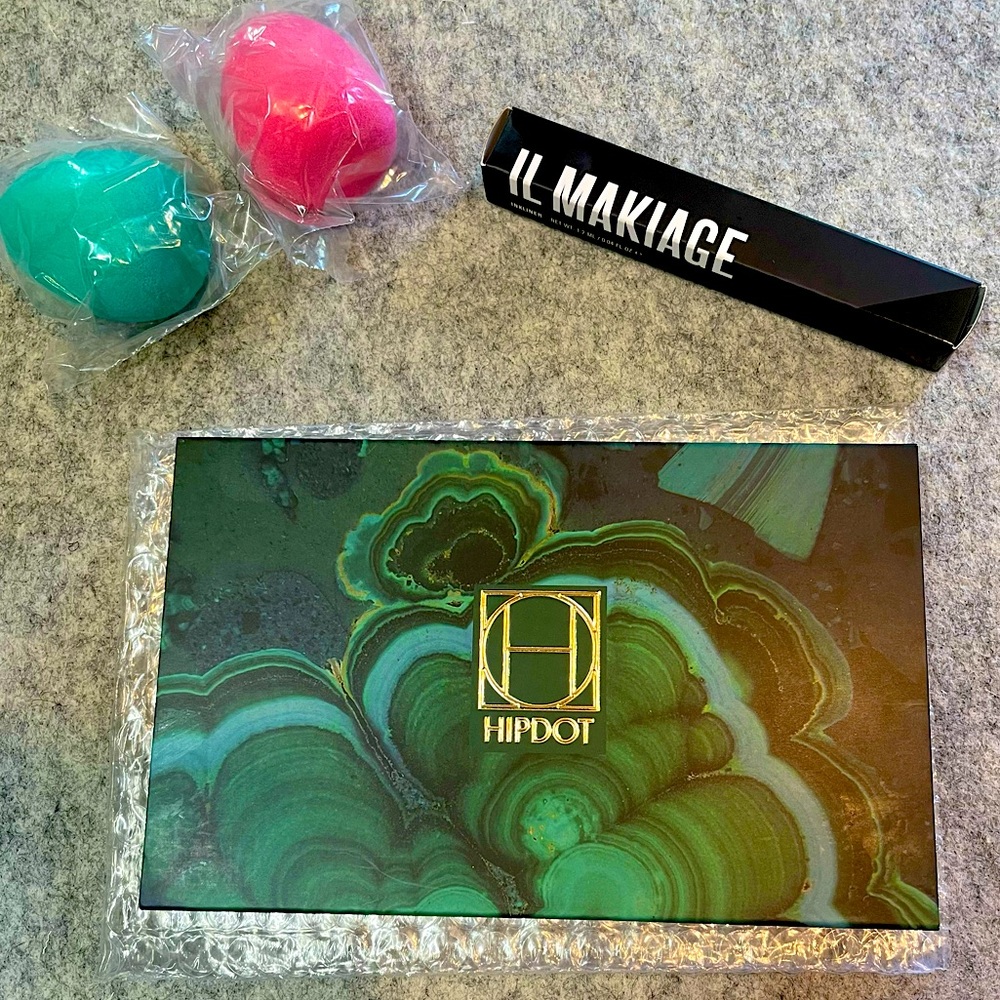 Eyeshadow Palate, Liquid Eyeliner & 2 Sponges